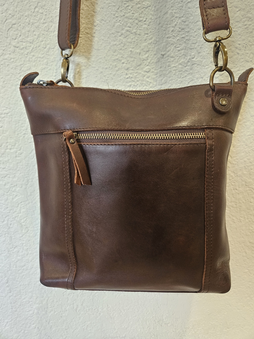 Kodiak Brown Leather Crossbody Bag with Front Zip Pocket